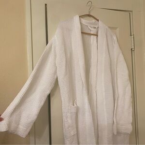 Coyuchi Classic White Textured Robe